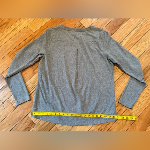 Lululemon Women’s Pleated Back Crew Neck Soft Sweatshirt Gray Size M? READ - Picture 11 of 13